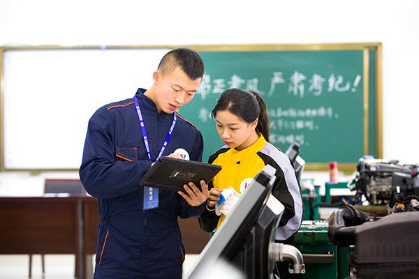 女生初中毕业到甘肃职业学校学汽修好不好？