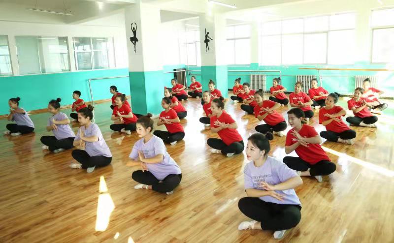初中毕业报考兰州幼师学校有前途吗