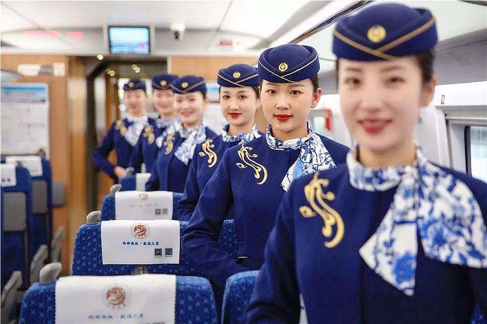 兰州高铁学校告诉你高铁乘务员为什么要化妆？
